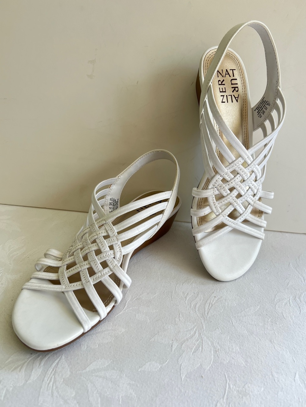 Naturalizer Remix Strappy White Wedge Sandals Elastic Uppers Size 7.5